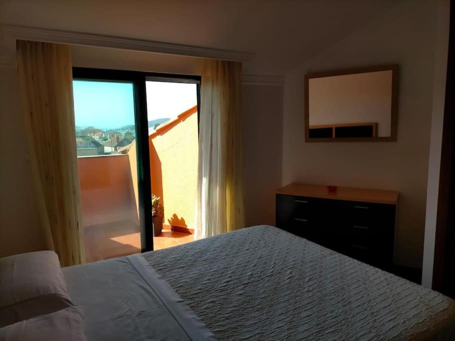 Atico Con 3 Habitaciones En Poio Luaran gambar